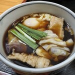 麺匠 くすがみ - ぷりぷりホルモン入りのつけ汁