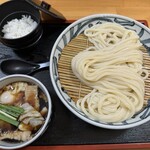 麺匠 くすがみ - 『ホルモンのつけうどん（麺冷）』950円