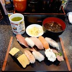 Heiroku Sushi - ランチ握り 藤 680円