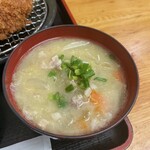 とんかつ 栄ちゃん - リニューアル豚汁。次はおかわりしようかな