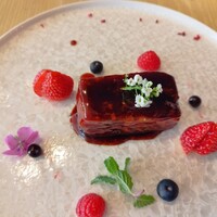 中国料理 「王朝」 ヒルトン東京 - 黒酢豚肉。濃いソースが好みの味。美しいし
