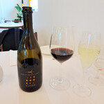 Tokyo食堂 - 左　セットドリンクの赤ワイン　右　スプマンテ　Bacio Della Luna Cuvée Brut