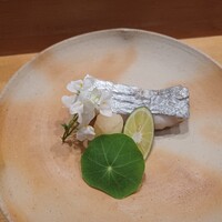 青山鮨孝 - お洒落な盛り付け❗目でも楽しませてくれます