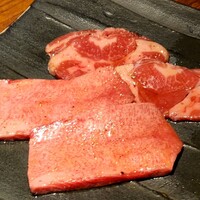 和牛とタン 焼肉 とみ 新橋本店 - 
