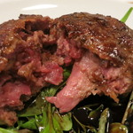 レンゲ - 26年2月①　鹿モモ肉とフォアグラのハンバーグ　バルサミコソース　断面