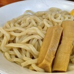 麺屋 いわ田 - まぜそば並¥850内　トッピング(生卵にんにく玉ねぎ辛味)全部盛り　さほど辛くはないがしょっぱめ。麺は完食できたが汁と具はライス抜きでは難しい。