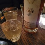 TOKYO Whisky Library - ③生姜の辛い昔ながらな製法のジンジャエールで割る。