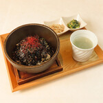 Korean seaweed and cheese stone-grilled bibimbap set meal