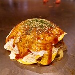 広島流 お好み焼き 鉄板料理 がんす - 肉玉！名物カープ焼きが目玉ではあります！