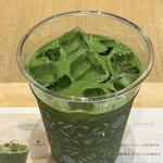 Nana's green tea - 甘いけど苦い。どっちかというと苦い。抹茶ラテ　Mサイズ　アイス　イートイン　550円。