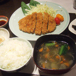 藤吉 - 岩中豚のとんかつ(1200円)と定食セット(400円)