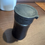 メヂカそば 吟魚 - 味の調整に渡された醤油ダレ