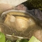 メヂカそば 吟魚 - あさりも入っていて、具沢山です。