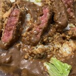 珊瑚礁 - ビーフカツカレーのアップ