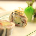 連理 - 鰯のゆっくり酢漬けと初春の山菜に梅香る