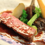 連理 - 仔羊鞍下のロースト 自家菜園ハーブでマリネ ポルト・マデラソース