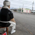 らーめん つけめん 大黒屋KAI - 遠くを望む山岸一雄氏。