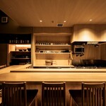 鮨 一徳 - 居心地の良いカウンターのみの空間