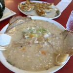 Shina Soba Hokuyuu - 支那そばラーメンでとギョーザを注文しました