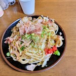 Okonomiyaki Mori - ホルモンうどん、プリプリのホルモンや野菜たっぷり