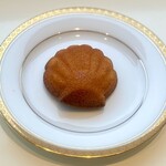 フランス菓子16区 - アーモンドの焼き菓子(名前忘れました)