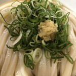 自家製さぬきうどんと肉 新橋甚三 - 色鮮やか