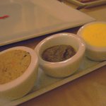 銀座 シェ・トモ - 右から、バター、バジル、豚のリエット。