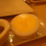 銀座 シェ・トモ - バターの表面にはshez tomoのマークがついています。とても見えにくいですが。