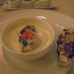 銀座 シェ・トモ - 牡蠣の茶碗蒸し風(正式名称は失念)(12階ダイニングにて)。