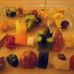 銀座 シェ・トモ - 季節の有機野菜２８－３０種の盛り合わせ