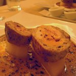 銀座 シェ・トモ - フランス産ウズラとフォアグラのロースト　大根のコンフィと共に