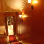 銀座 シェ・トモ - １１階から１２階への階段。