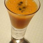 ラール・エ・ラ・マニエール - ・ニンジンとジンジャーのスープ with バジルシード