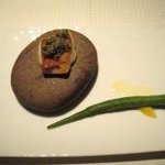 ラール・エ・ラ・マニエール - 高知県室戸の金目鯛 京おくら　オリーブとのみじん切り＋ケイパー。