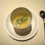 ラール・エ・ラ・マニエール - ・トマトのコンソメ　玉葱とセルバチコ（ワイルド・ルッコラ）のラビオリ