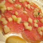 ラール・エ・ラ・マニエール - 茨城県産 仔牛のカルパッチョ　リンゴのピュレ　セージとフヌイユの香り(Up)