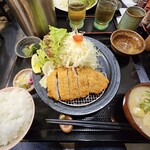 240500902 - 厚切りロースカツ定食