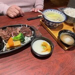 Sumi Yaki Gyuu Tan Higashi Yama - 牛たんと仙台牛赤身ステーキの定食¥3,608