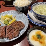 炭焼牛たん東山　 - 牛たん定食(3枚)¥2,178（麦飯大盛り無料）