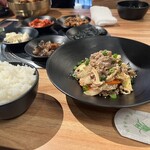 KOREAN　SOUL　FOOD　Bann - 牛プルコギ　¥1200      ライスとスープ、キムチや韓国海苔などの5品付き　