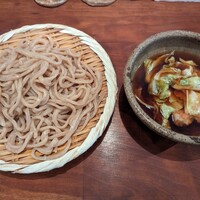 自家製粉石臼挽きうどん 青空blue 本店 - 春キャベツと鶏のつけ汁うどん　