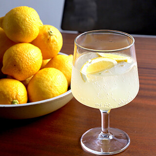 Enjoy a casual glass of wine♪ Also try our homemade lemon sour