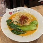 担々香麺アカナツメ - 背徳感を抱かせるスープの色