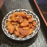 麺厨房 華燕 - 別皿ナッツ