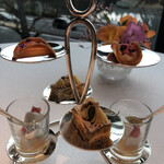 RESTAURANT PRUNIER - ミニチュア細工の様に美しい