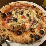 薪窯ピザとワイン SUONARE - カプリチョーザ