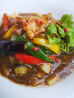 h LAO PASA - 豚ヒレ肉と野菜のブラックペッパーソース