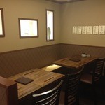 北新地たゆたゆDX - テーブル席もございます。