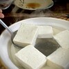 奥丹 清水 - 湯豆腐
上に木綿豆腐、その下に絹ごし豆腐。