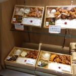 Kagurazaka Karaage Saitou - 弁当にしようか、おにぎりにしようか。